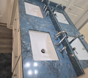 Bathroom vanity remodel with Quartz Quantra Fontainebleau 3cm
